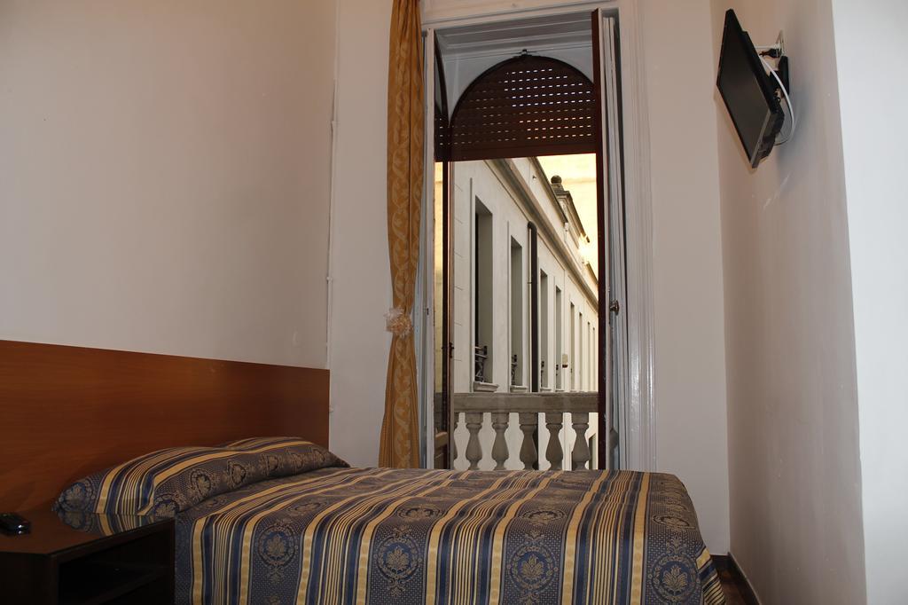 Hotel Luisa Милано Стая снимка