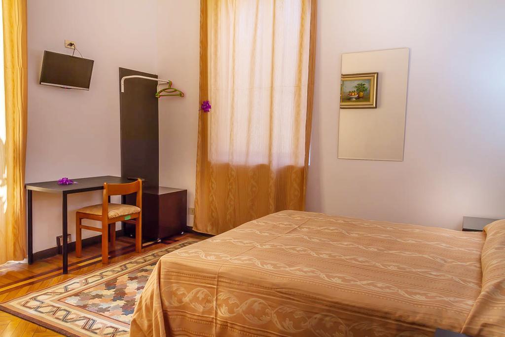 Hotel Luisa Милано Стая снимка