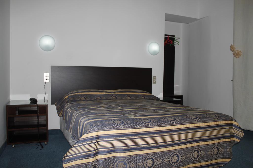 Hotel Luisa Милано Стая снимка