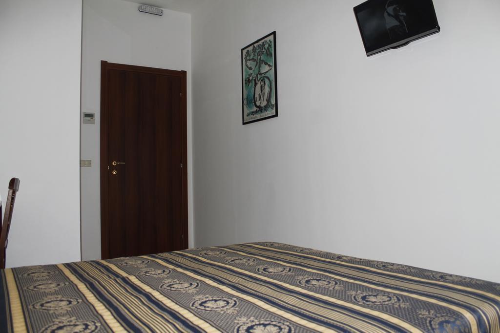 Hotel Luisa Милано Стая снимка