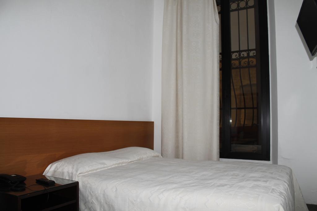 Hotel Luisa Милано Стая снимка