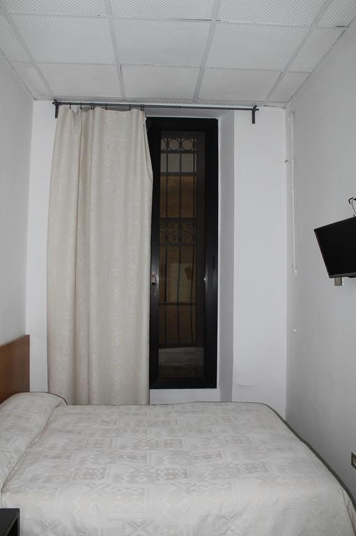 Hotel Luisa Милано Стая снимка