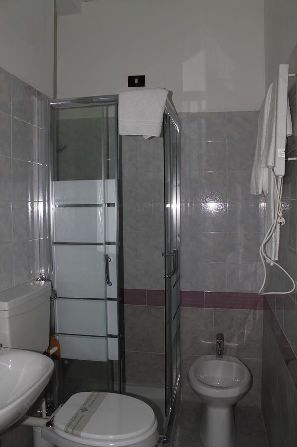 Hotel Luisa Милано Стая снимка