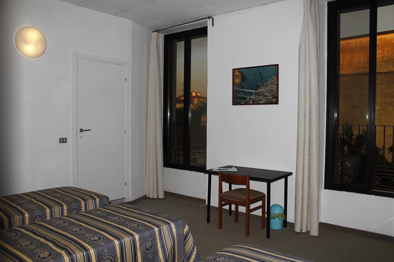 Hotel Luisa Милано Стая снимка